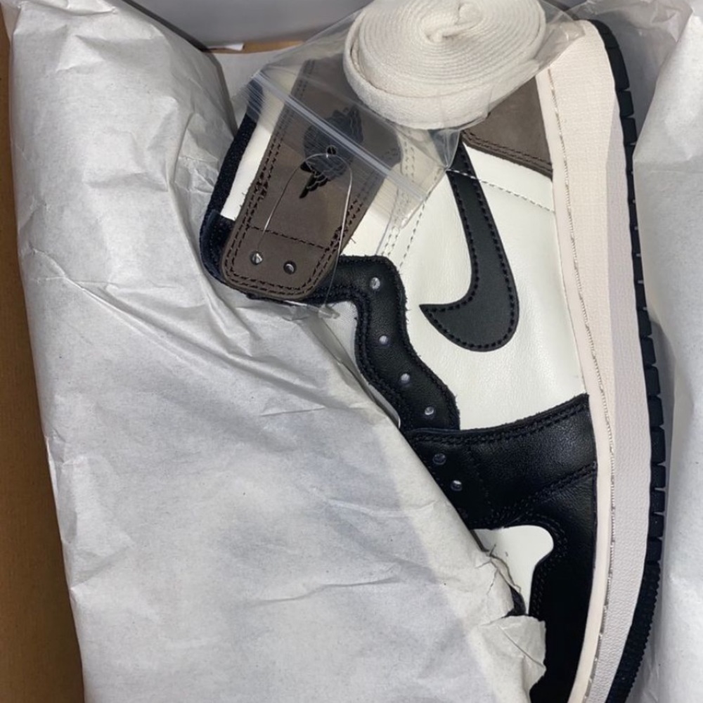 air jordan dark mocha (retails)